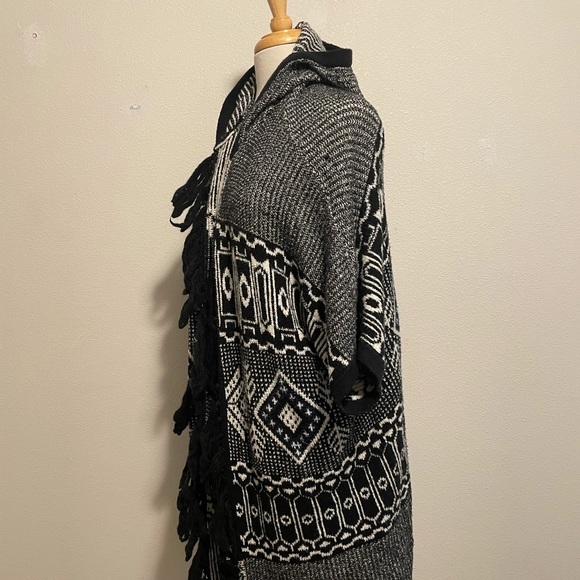 American Eagle open front Poncho Sweater one Size Grey fringe western soft - Picture 6 of 8